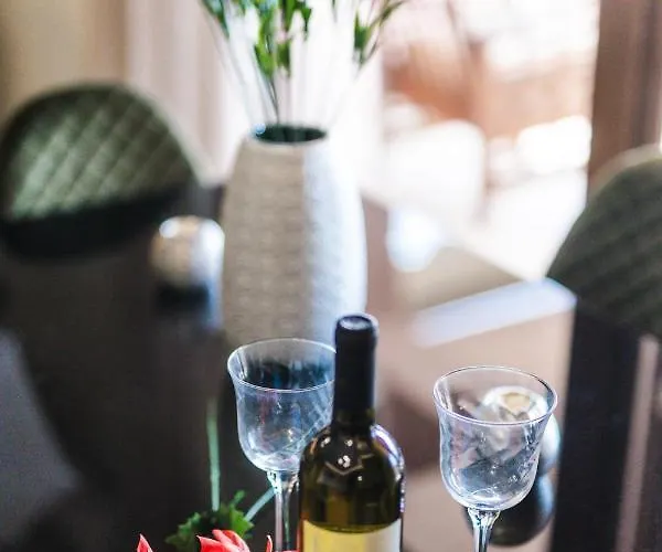 Twinstars Maisonette